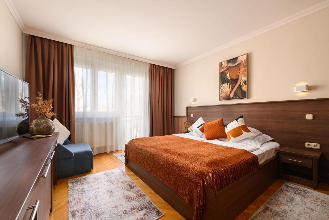 Szilfa Etterem Mariann Apartman Гайдусобосло Екстер'єр фото
