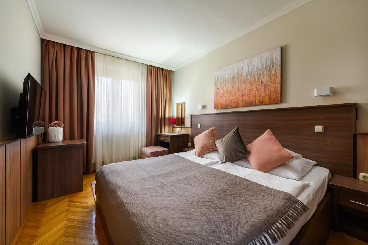 Szilfa Etterem Mariann Apartman Гайдусобосло Екстер'єр фото