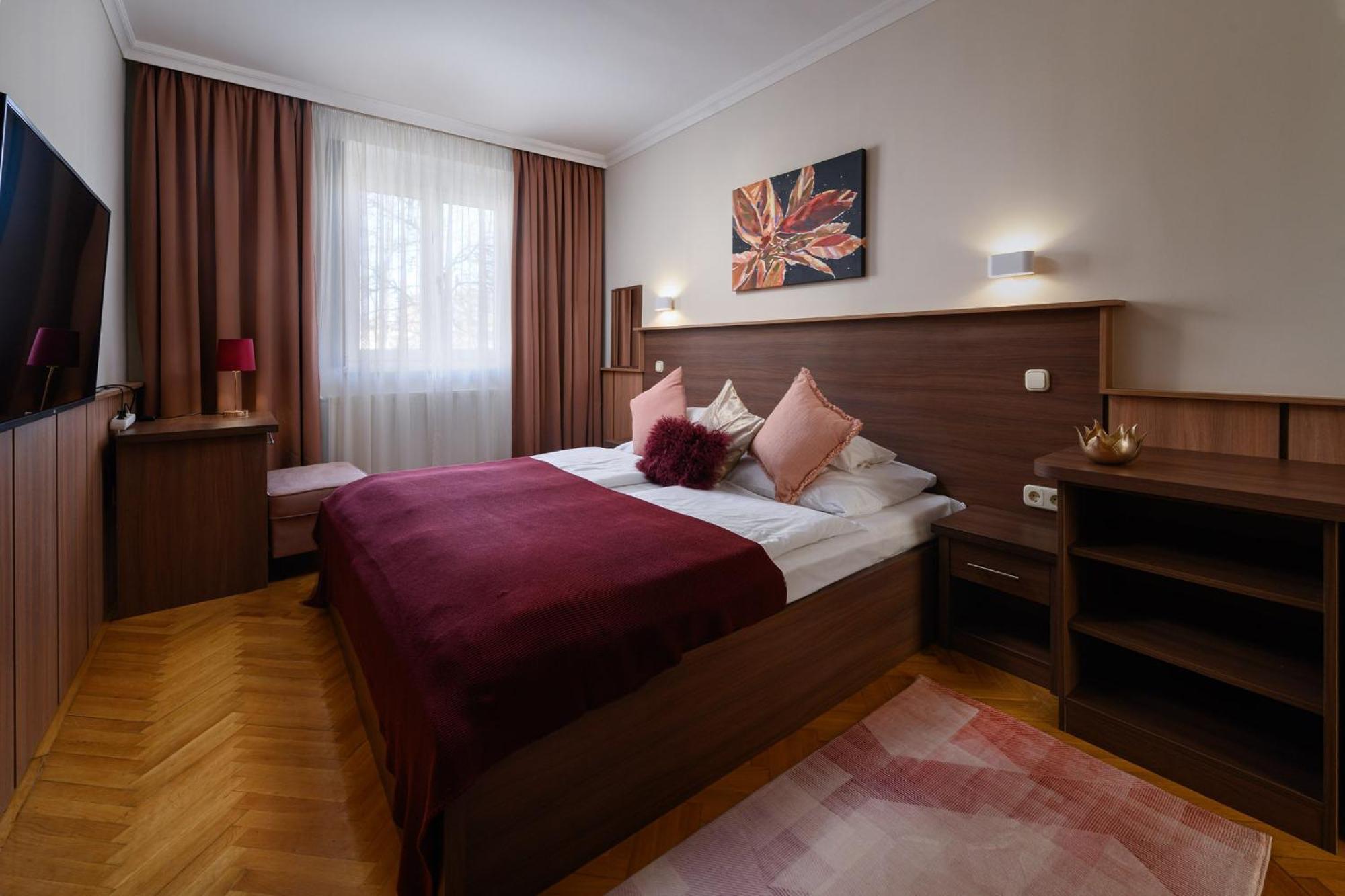 Szilfa Etterem Mariann Apartman Гайдусобосло Екстер'єр фото