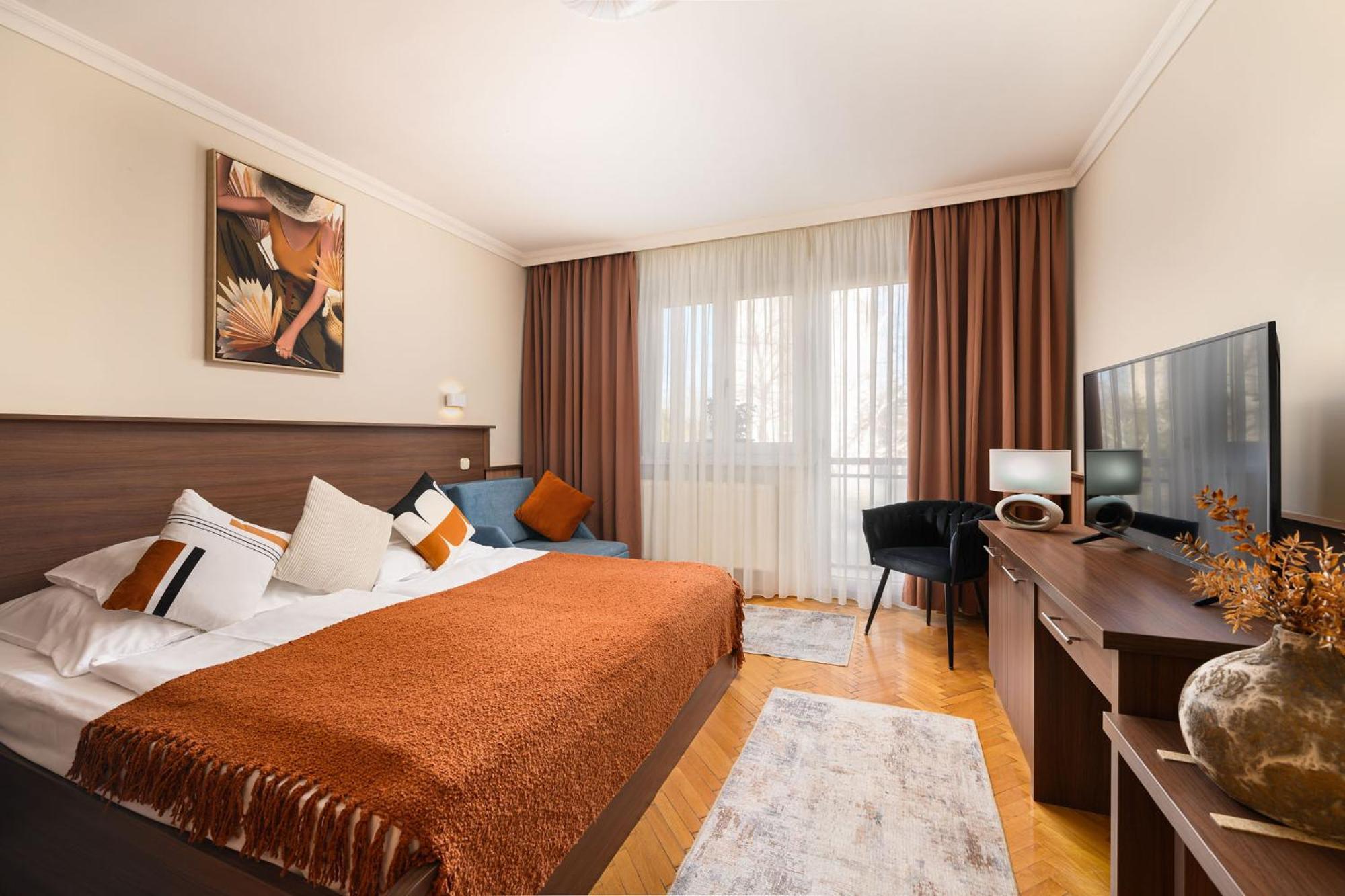 Szilfa Etterem Mariann Apartman Гайдусобосло Екстер'єр фото