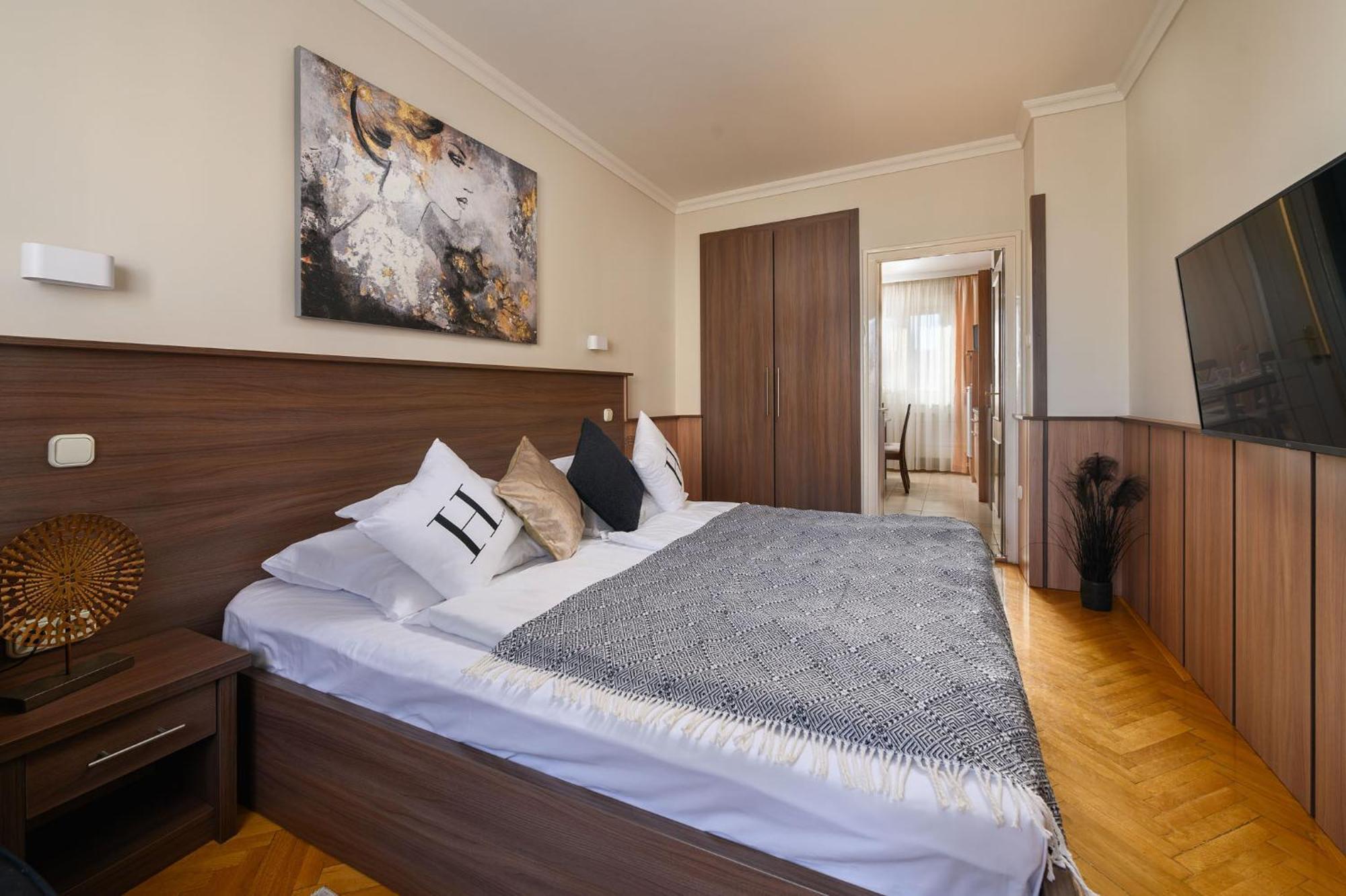 Szilfa Etterem Mariann Apartman Гайдусобосло Екстер'єр фото